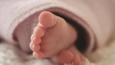 كيفية التعامل مع الطفل حديث الولادة